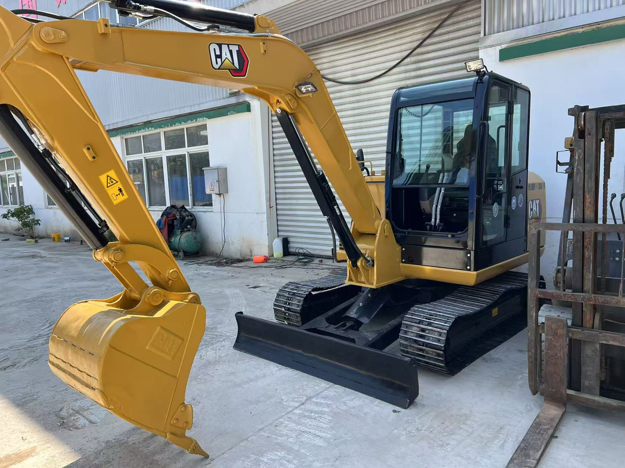 CATERPILLAR 305.5E2 - Mini rýpadlo: obrázok 3 CATERPILLAR 305.5E2 - Mini rýpadlo: obrázok 3
