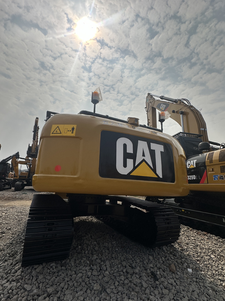 CATERPILLAR 320D2 - Kolesové rýpadlo: obrázok 2 CATERPILLAR 320D2 - Kolesové rýpadlo: obrázok 2