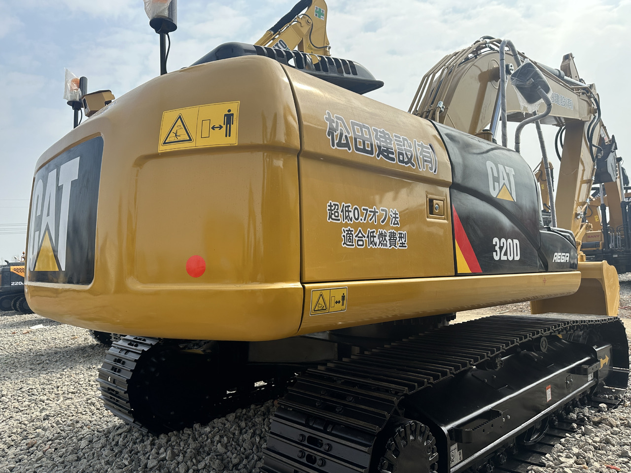 CATERPILLAR 320D2 - Kolesové rýpadlo: obrázok 3 CATERPILLAR 320D2 - Kolesové rýpadlo: obrázok 3