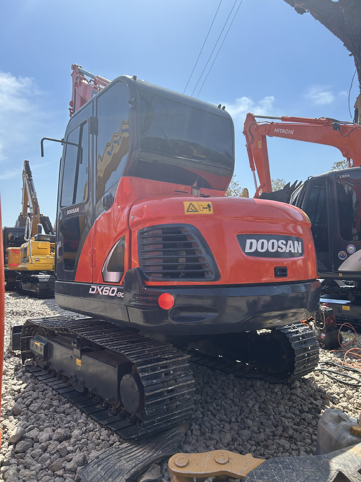 Doosan DX60 - Mini rýpadlo: obrázok 4 Doosan DX60 - Mini rýpadlo: obrázok 4