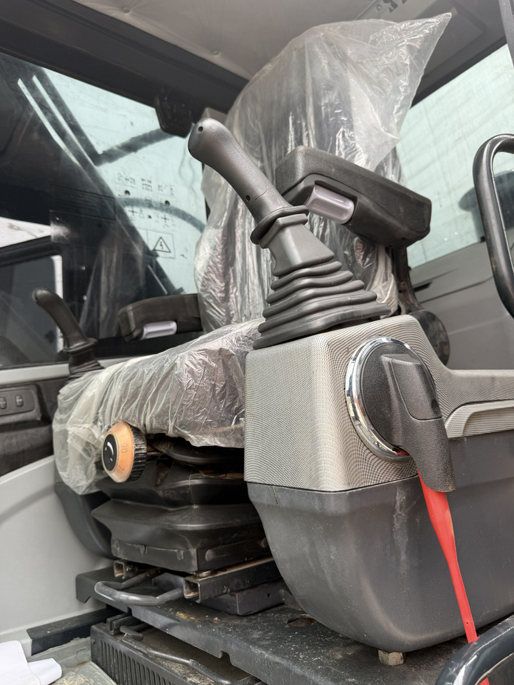 HYUNDAI HX220HD - Pásové rýpadlo: obrázok 3 HYUNDAI HX220HD - Pásové rýpadlo: obrázok 3