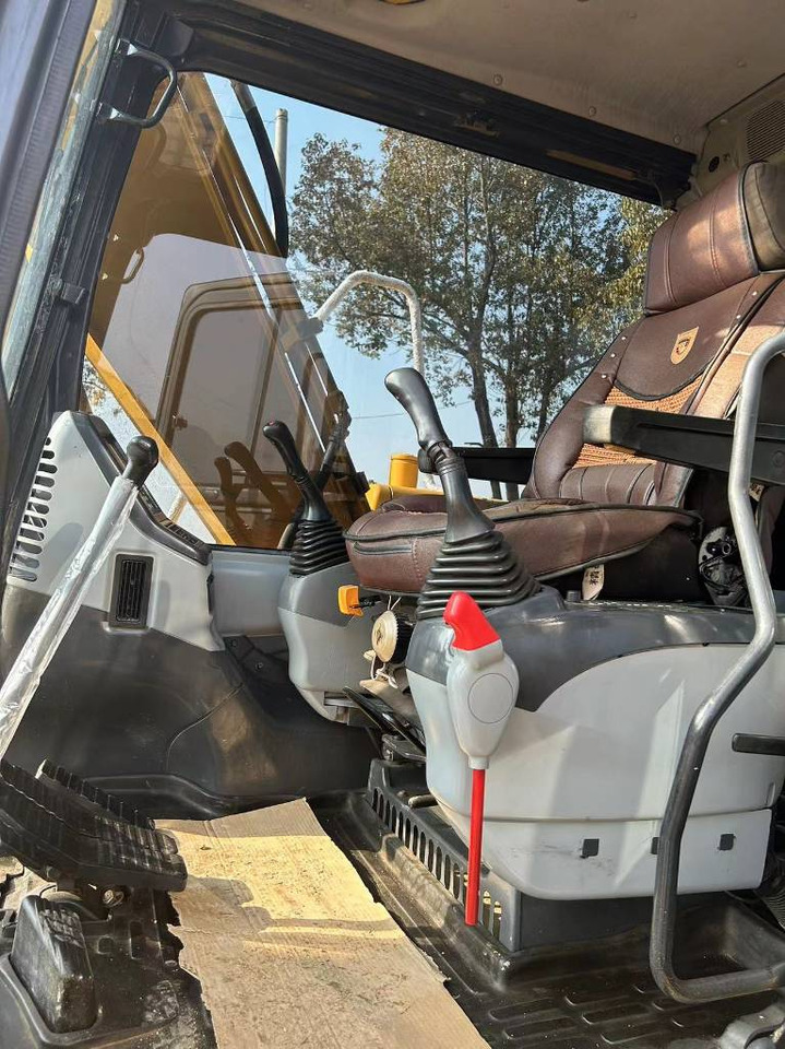 KOMATSU PC 130-8 - Pásové rýpadlo: obrázok 5 KOMATSU PC 130-8 - Pásové rýpadlo: obrázok 5