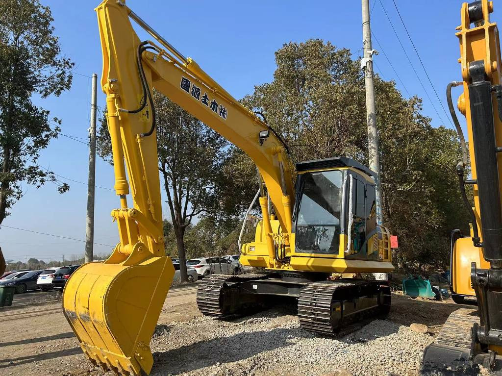 KOMATSU PC 130-8 - Pásové rýpadlo: obrázok 3 KOMATSU PC 130-8 - Pásové rýpadlo: obrázok 3