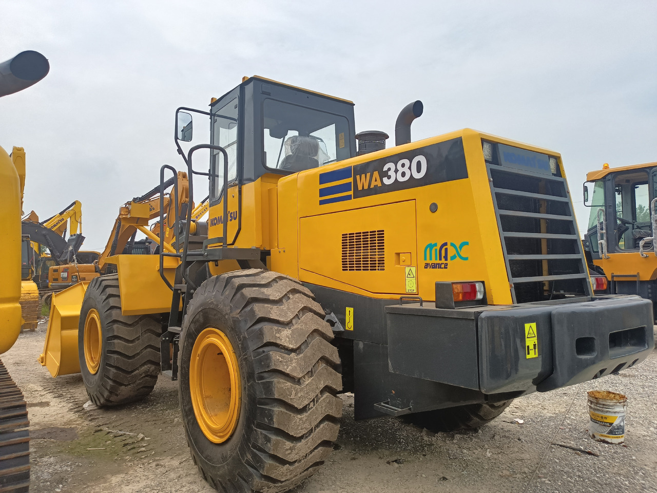 KOMATSU WA380-3 - Kolesový nakladač: obrázok 3 KOMATSU WA380-3 - Kolesový nakladač: obrázok 3