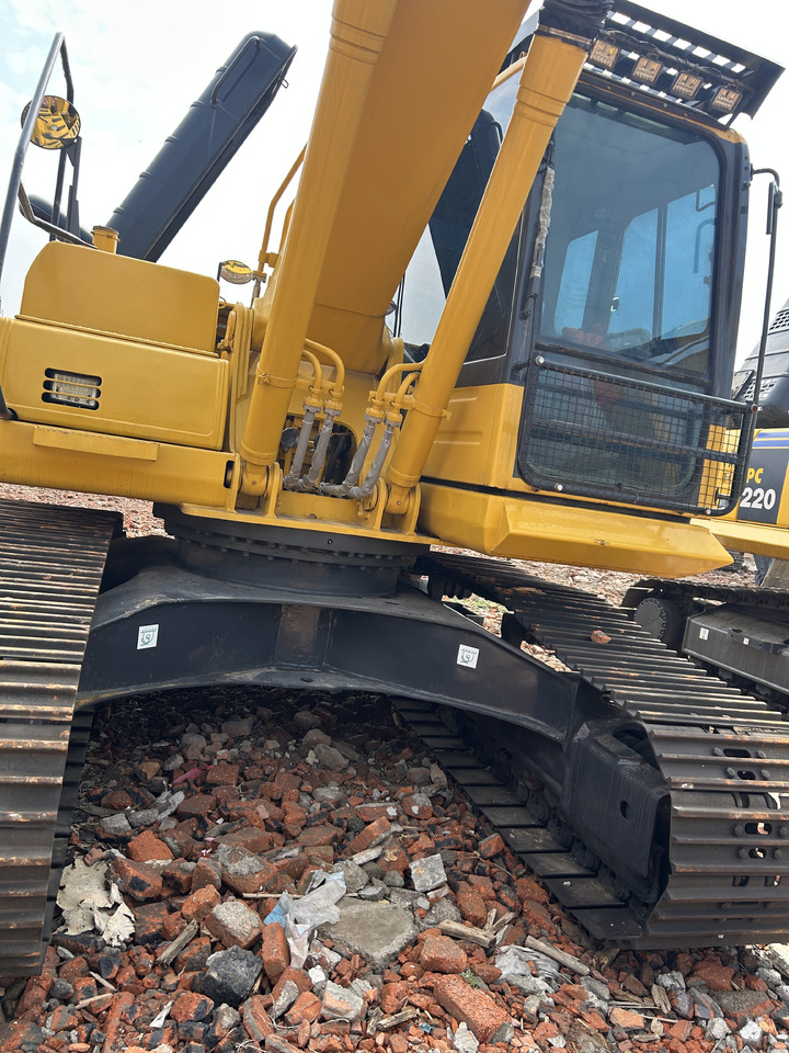 Komatsu PC 200-8 - Pásové rýpadlo: obrázok 3 Komatsu PC 200-8 - Pásové rýpadlo: obrázok 3