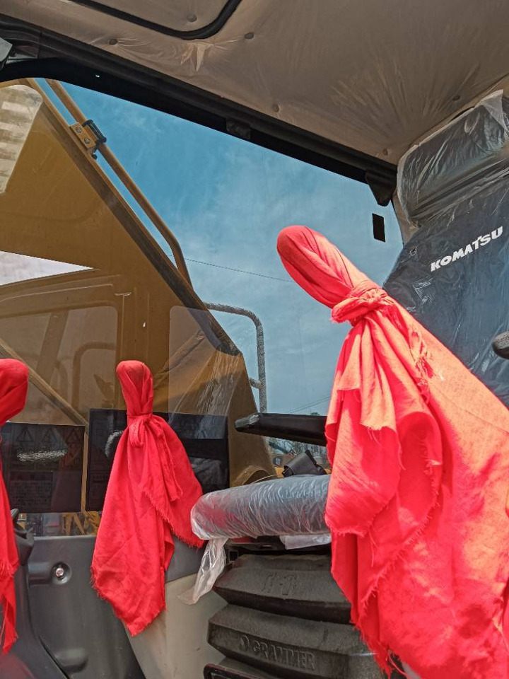 Komatsu PC 210-8 - Pásové rýpadlo: obrázok 5 Komatsu PC 210-8 - Pásové rýpadlo: obrázok 5