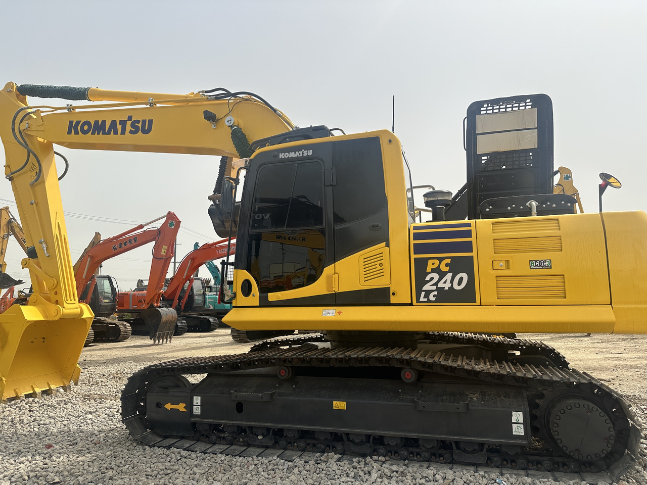 Komatsu PC 240 LC-8 - Pásové rýpadlo: obrázok 1 Komatsu PC 240 LC-8 - Pásové rýpadlo: obrázok 1