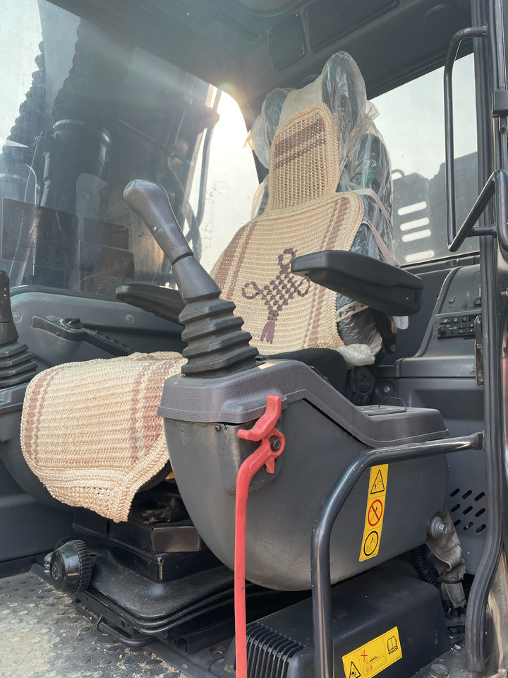 VOLVO EC140 - Pásové rýpadlo: obrázok 5 VOLVO EC140 - Pásové rýpadlo: obrázok 5