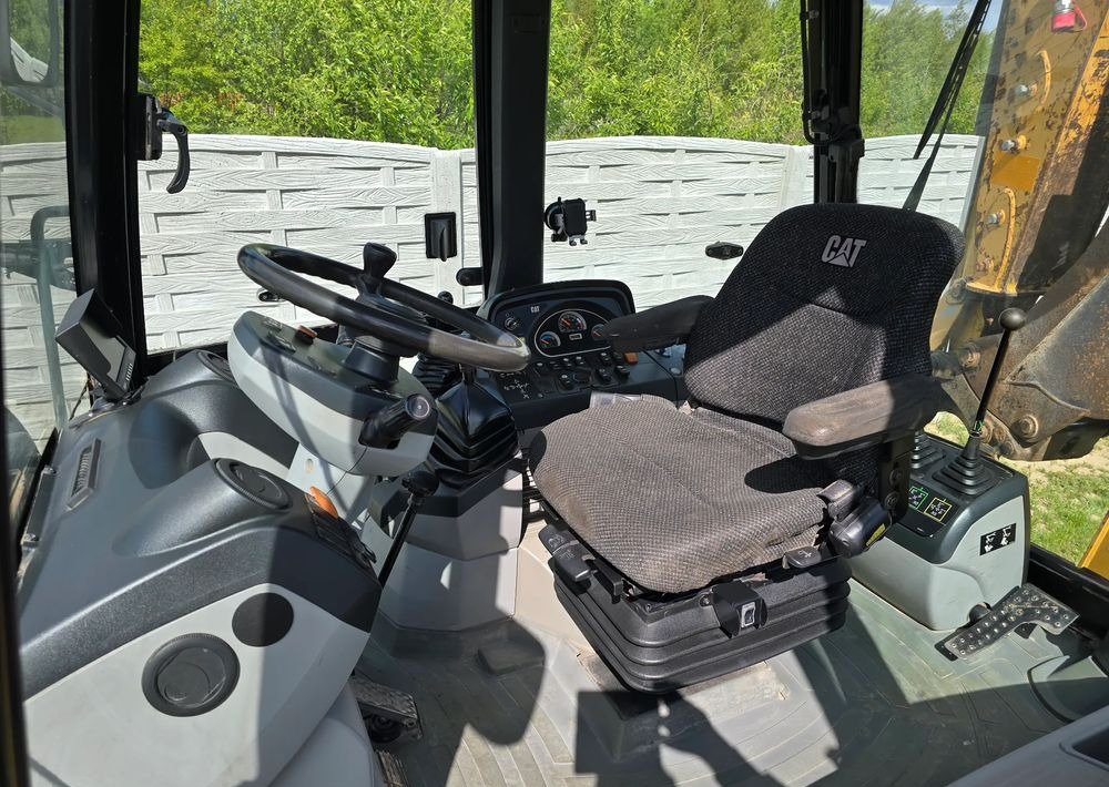 Caterpillar - Rýpadlo-nakladač: obrázok 3 Caterpillar - Rýpadlo-nakladač: obrázok 3