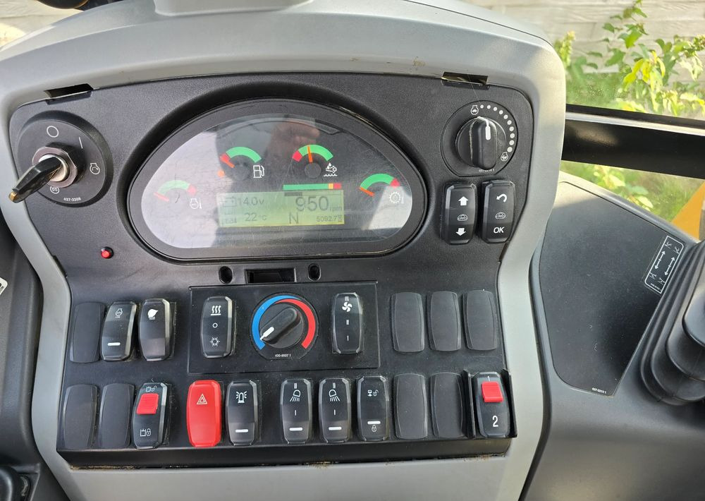 Caterpillar - Rýpadlo-nakladač: obrázok 4 Caterpillar - Rýpadlo-nakladač: obrázok 4