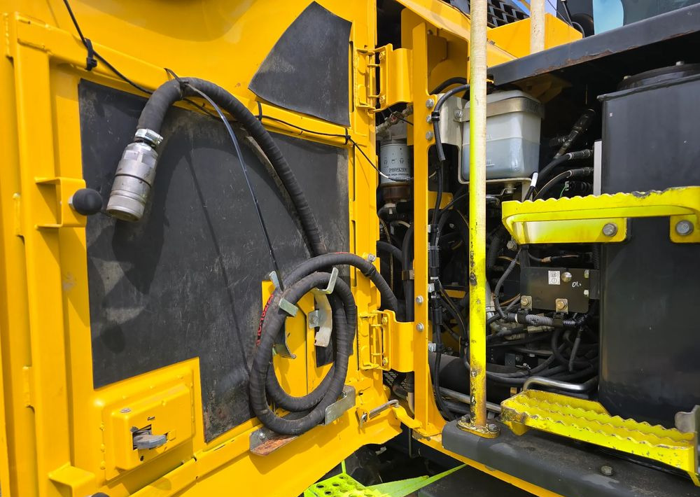 Komatsu - Kolesové rýpadlo: obrázok 5 Komatsu - Kolesové rýpadlo: obrázok 5