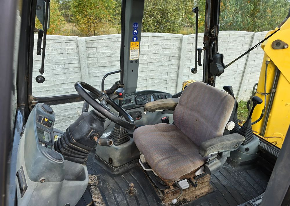 New Holland - Rýpadlo-nakladač: obrázok 3 New Holland - Rýpadlo-nakladač: obrázok 3