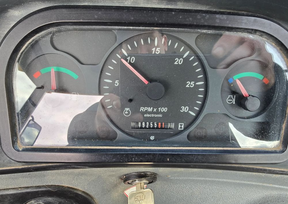 New Holland - Rýpadlo-nakladač: obrázok 4 New Holland - Rýpadlo-nakladač: obrázok 4