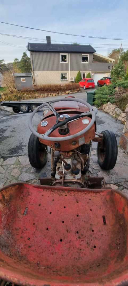 1958 Massey Ferguson MF 35 traktor (rep.-objekt) - Traktor: obrázok 2 1958 Massey Ferguson MF 35 traktor (rep.-objekt) - Traktor: obrázok 2