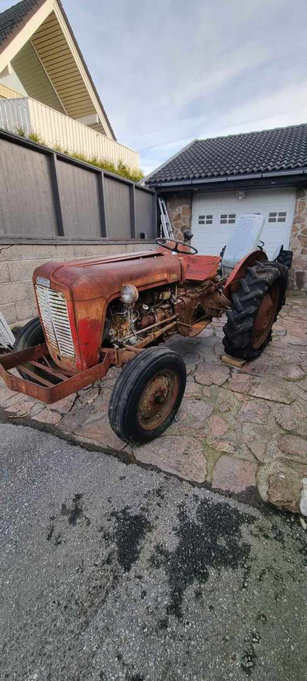 1958 Massey Ferguson MF 35 traktor (rep.-objekt) - Traktor: obrázok 1 1958 Massey Ferguson MF 35 traktor (rep.-objekt) - Traktor: obrázok 1