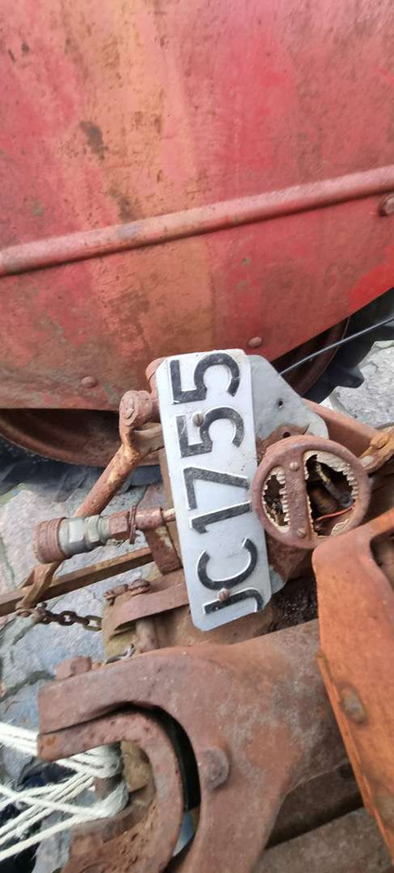 1958 Massey Ferguson MF 35 traktor (rep.-objekt) - Traktor: obrázok 3 1958 Massey Ferguson MF 35 traktor (rep.-objekt) - Traktor: obrázok 3