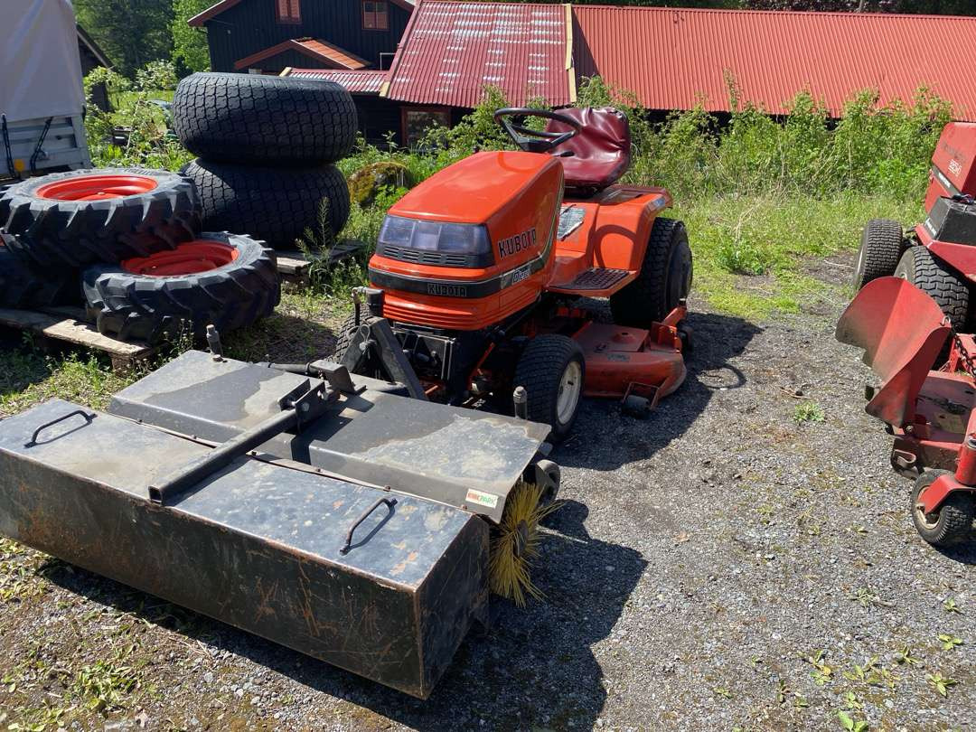 2000 Kubota G1700//Sitteklipper med feier og oppsamler - Záhradná kosačka: obrázok 1 2000 Kubota G1700//Sitteklipper med feier og oppsamler - Záhradná kosačka: obrázok 1