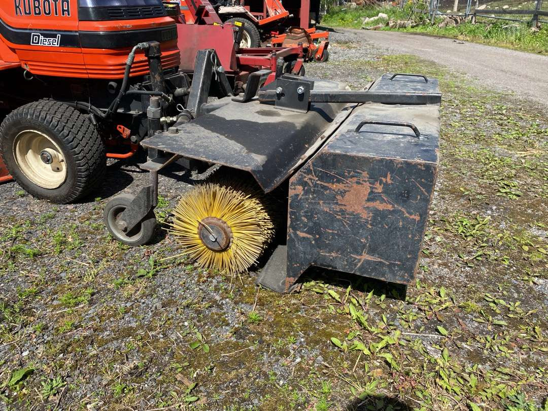 2000 Kubota G1700//Sitteklipper med feier og oppsamler - Záhradná kosačka: obrázok 5 2000 Kubota G1700//Sitteklipper med feier og oppsamler - Záhradná kosačka: obrázok 5
