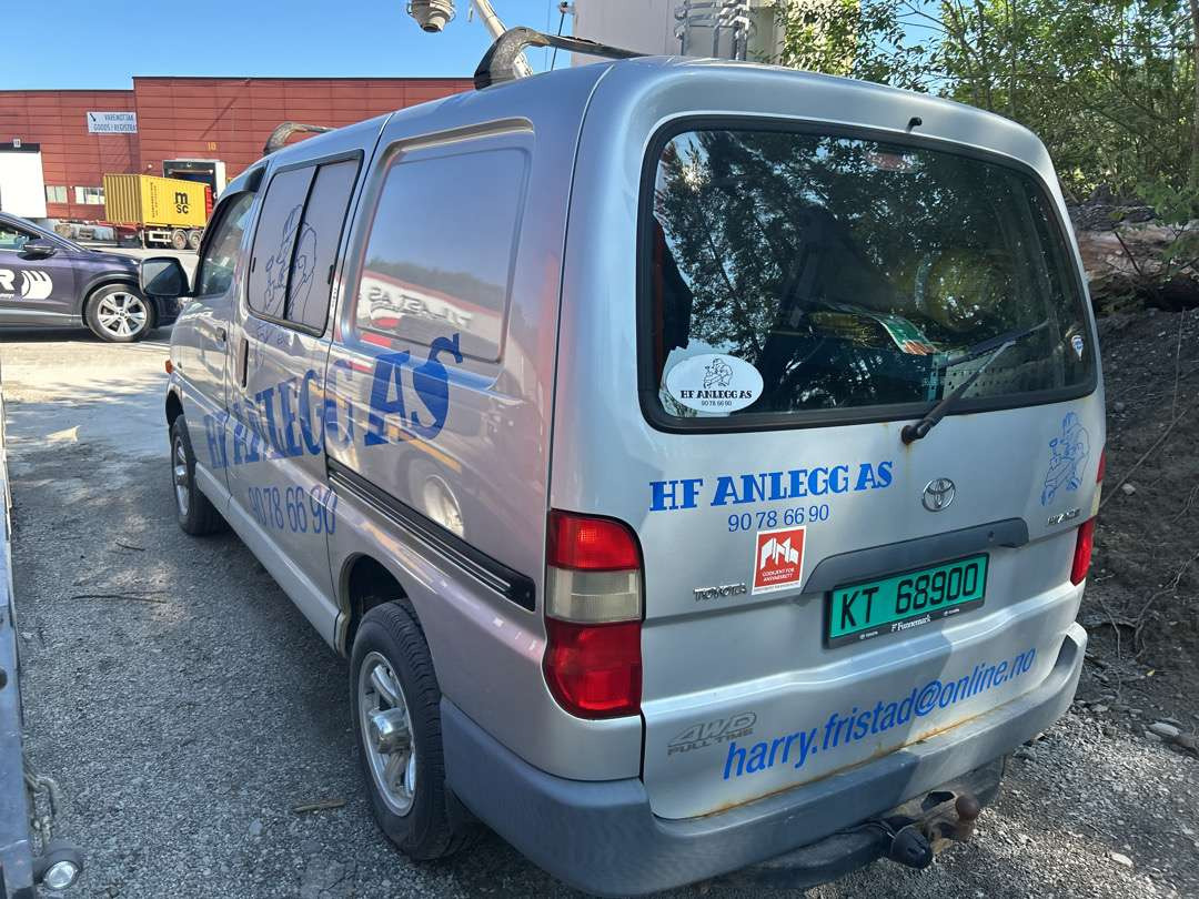 2005 Varebil TOYOTA HIACE 4WD EU-Godkjent - Furgon: obrázok 4 2005 Varebil TOYOTA HIACE 4WD EU-Godkjent - Furgon: obrázok 4