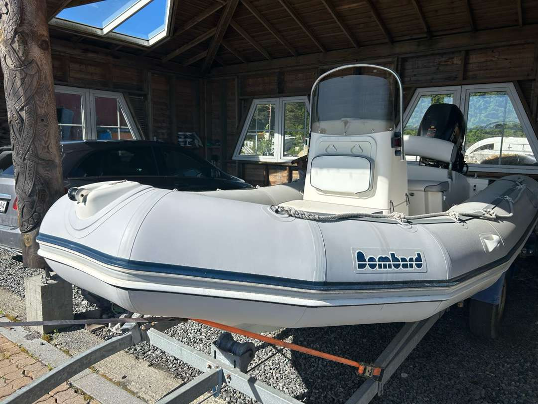 2005 Rib Bombard Explorer SB + Båtmotor Suzuki 70 Hk (Ny minstepris) - Iné stroje: obrázok 1 2005 Rib Bombard Explorer SB + Båtmotor Suzuki 70 Hk (Ny minstepris) - Iné stroje: obrázok 1