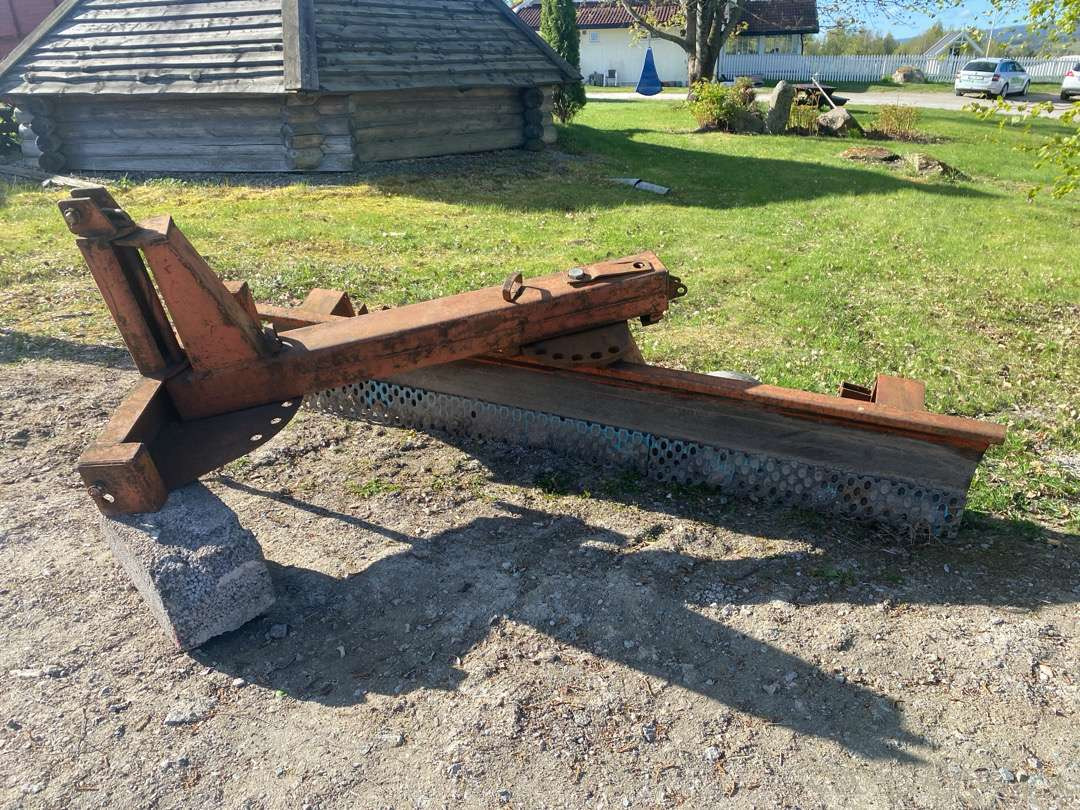 Helt og fint brøyteskjær - Poľnohospodárske stroje: obrázok 1 Helt og fint brøyteskjær - Poľnohospodárske stroje: obrázok 1