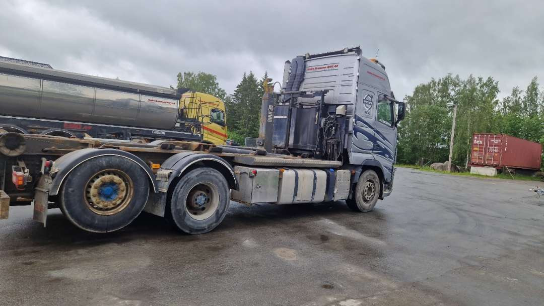 Volvo FH6X2-Krokbil med hydraulisk brøyteutstyr - Hákový nosič kontajnerov: obrázok 3 Volvo FH6X2-Krokbil med hydraulisk brøyteutstyr - Hákový nosič kontajnerov: obrázok 3