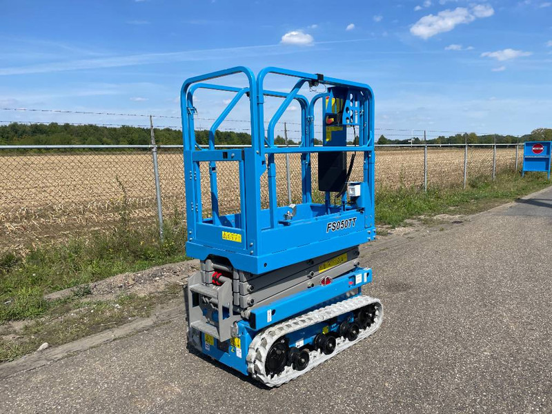 Fronteq FS0507T Tracked Scissor Lift - Samohybná plošiny: obrázok 5 Fronteq FS0507T Tracked Scissor Lift - Samohybná plošiny: obrázok 5