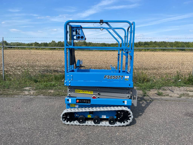 Fronteq FS0507T Tracked Scissor Lift - Samohybná plošiny: obrázok 1 Fronteq FS0507T Tracked Scissor Lift - Samohybná plošiny: obrázok 1