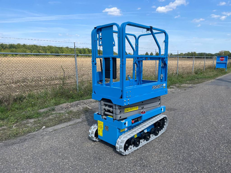Fronteq FS0507T Tracked Scissor Lift - Samohybná plošiny: obrázok 2 Fronteq FS0507T Tracked Scissor Lift - Samohybná plošiny: obrázok 2