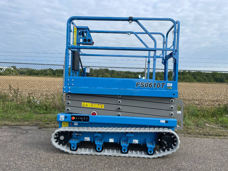 Fronteq FS0610T Tracked Scissor Lift - Samohybná plošiny: obrázok 1 Fronteq FS0610T Tracked Scissor Lift - Samohybná plošiny: obrázok 1