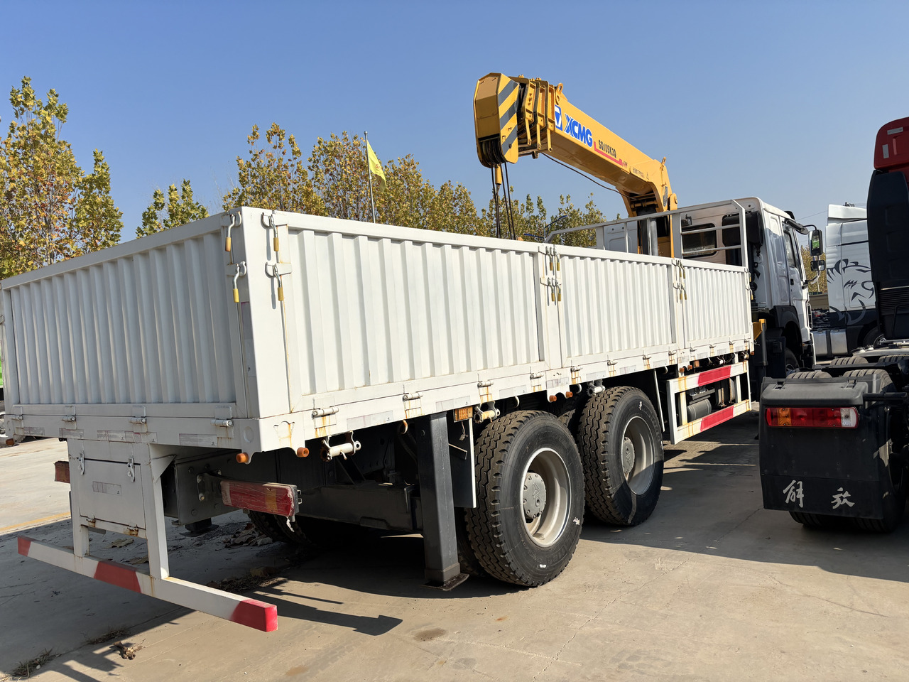 HOWO - Auto s hydraulickou rukou: obrázok 4 HOWO - Auto s hydraulickou rukou: obrázok 4