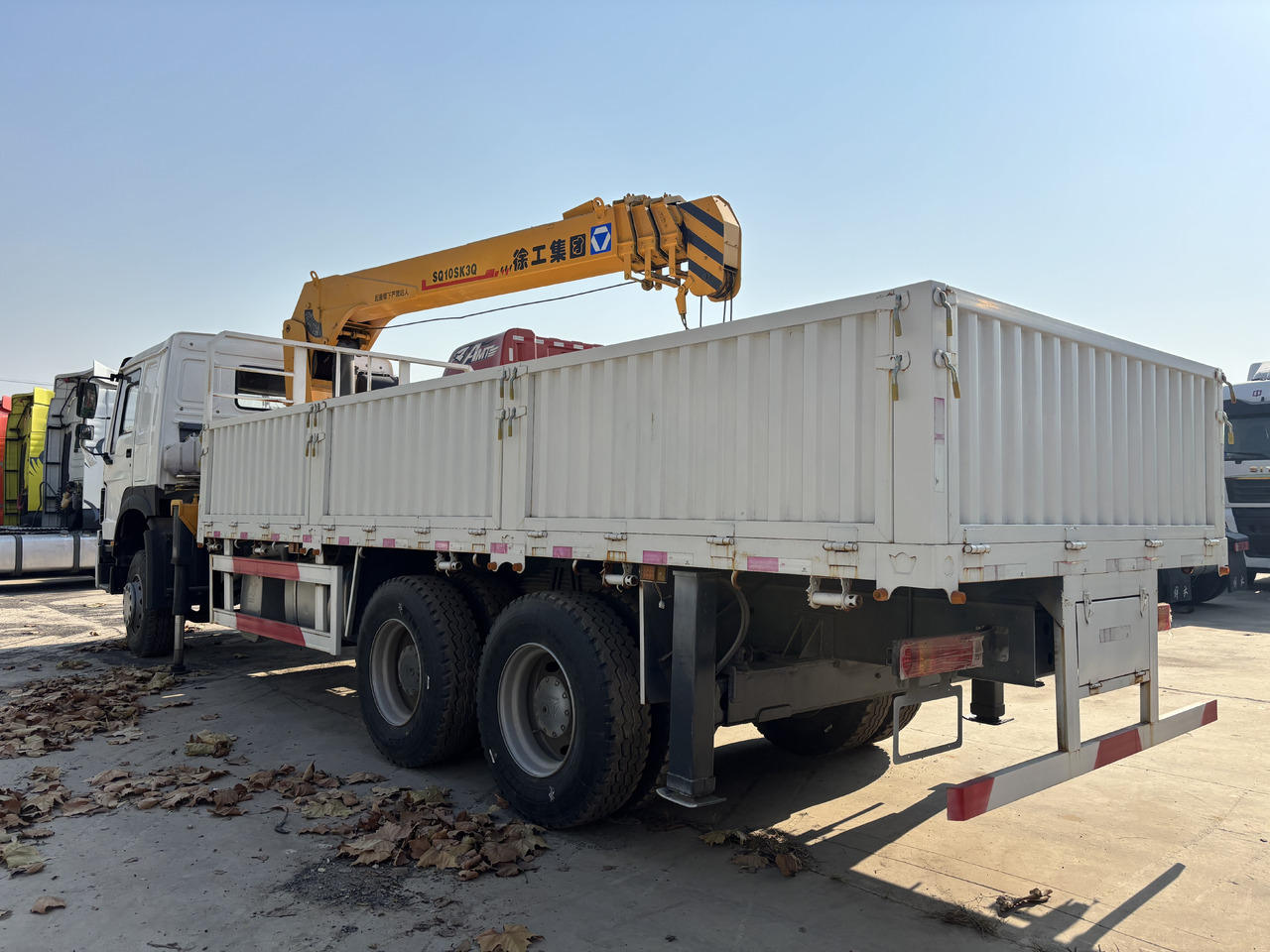 HOWO - Auto s hydraulickou rukou: obrázok 3 HOWO - Auto s hydraulickou rukou: obrázok 3