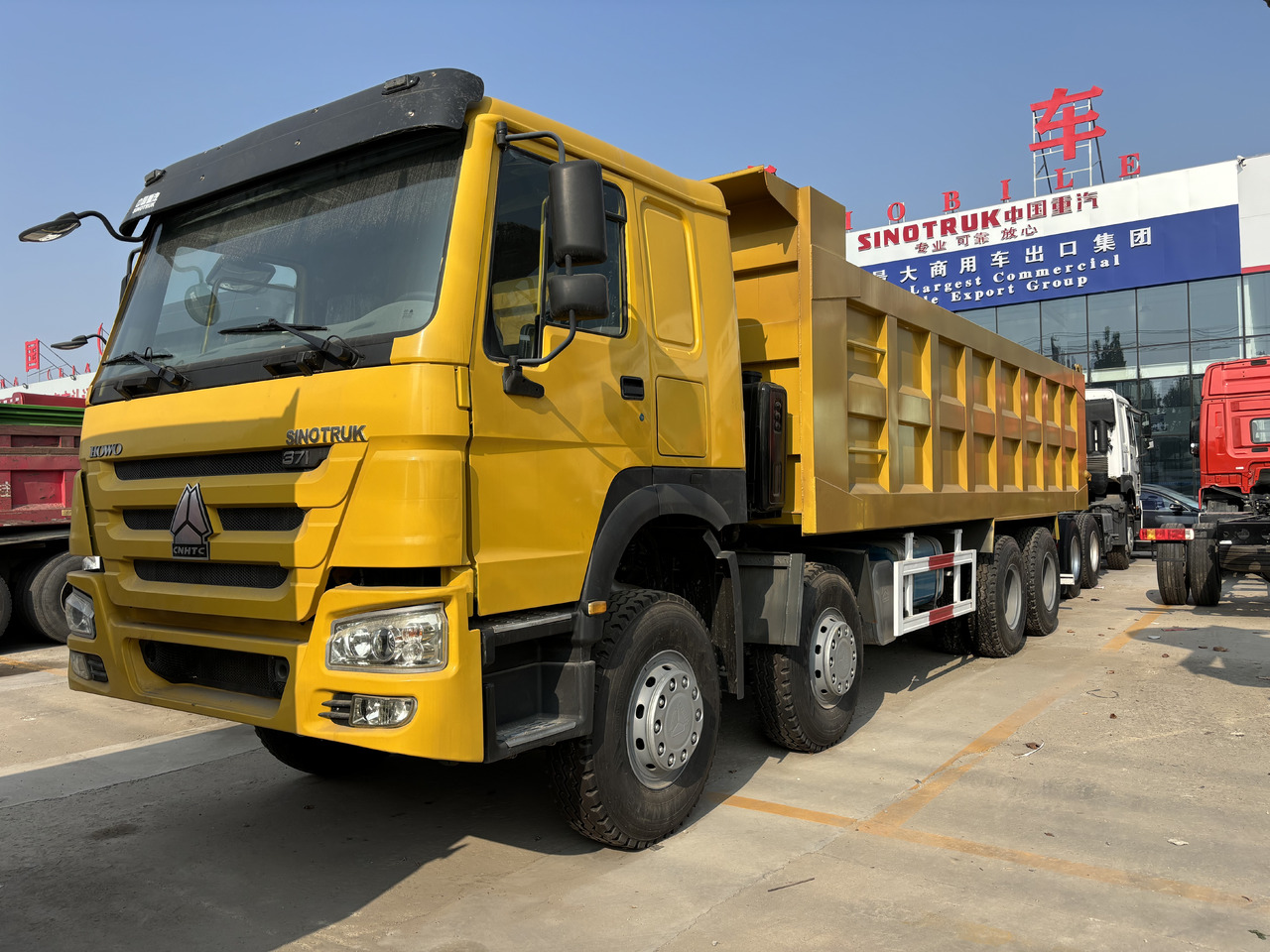 SINOTRUK HOWO - Sklápač: obrázok 2 SINOTRUK HOWO - Sklápač: obrázok 2