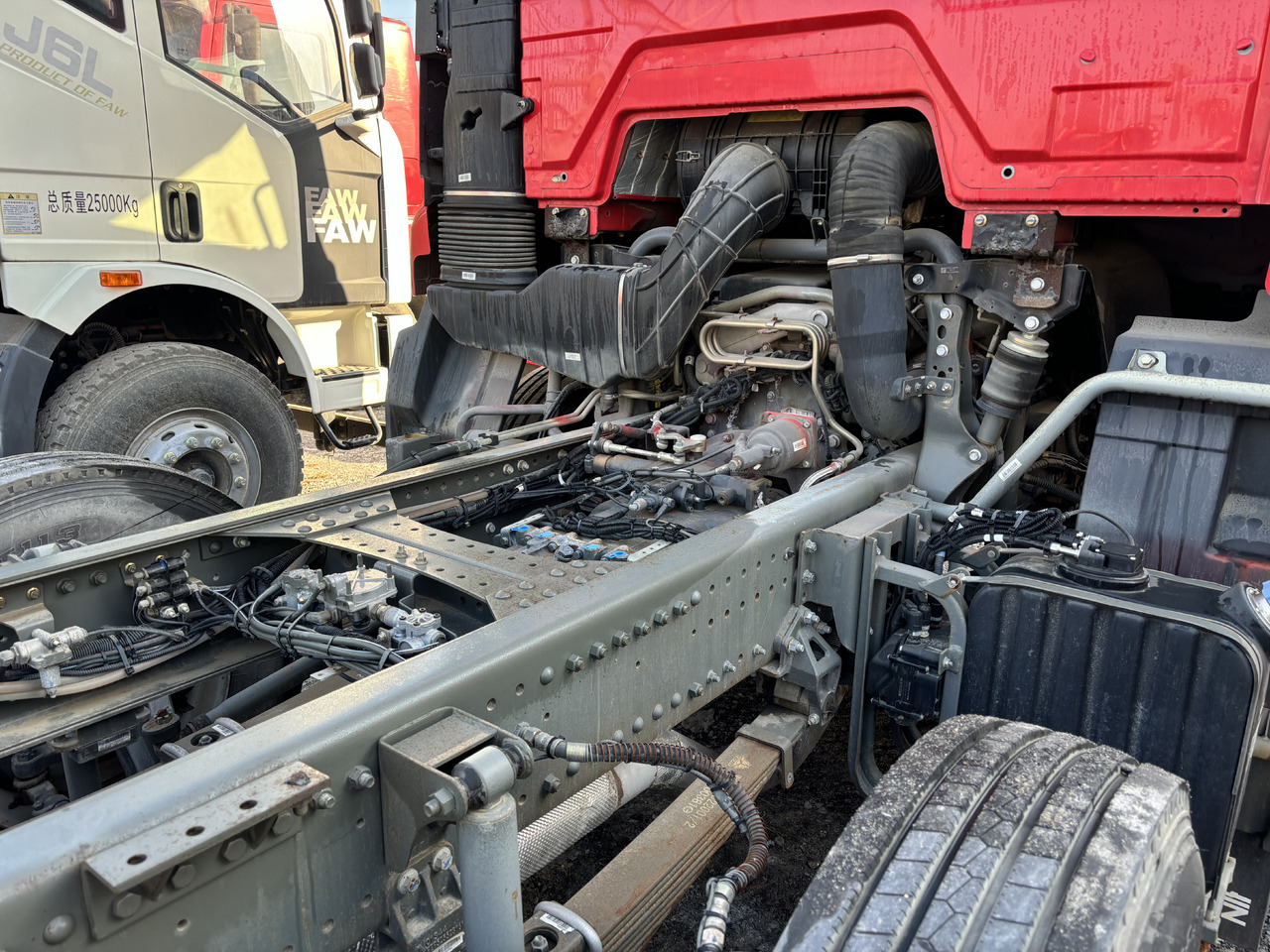 SINOTRUCK HAOHAN N7 - Ťahač: obrázok 2 SINOTRUCK HAOHAN N7 - Ťahač: obrázok 2