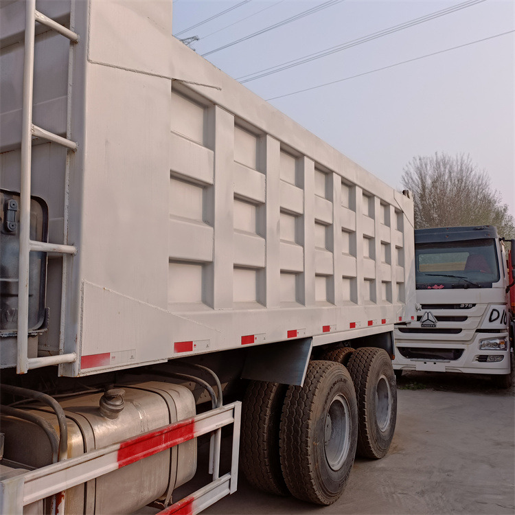 Sinotruck - Sklápač: obrázok 4 Sinotruck - Sklápač: obrázok 4