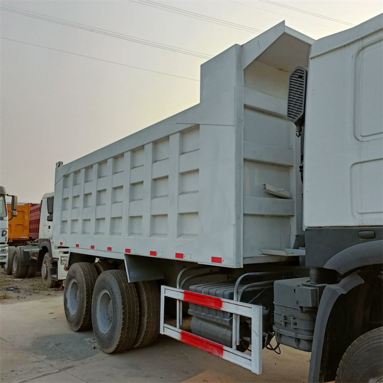 Sinotruck - Sklápač: obrázok 5 Sinotruck - Sklápač: obrázok 5