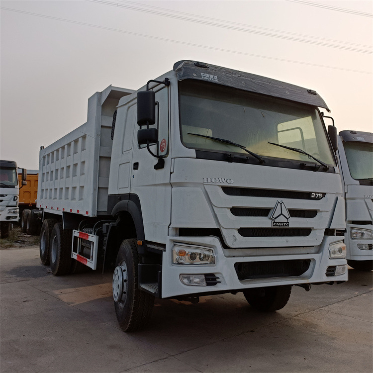 Sinotruck - Sklápač: obrázok 1 Sinotruck - Sklápač: obrázok 1
