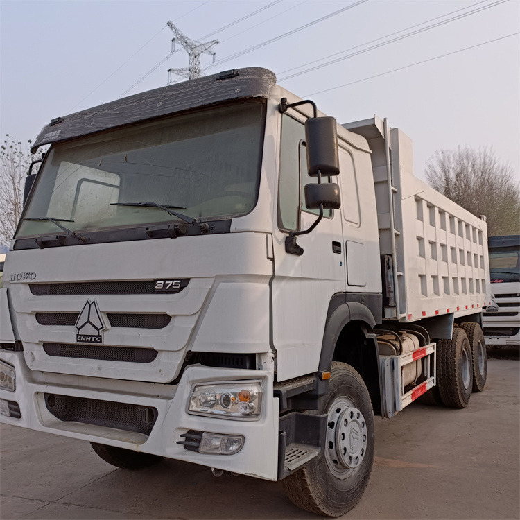 Sinotruck - Sklápač: obrázok 2 Sinotruck - Sklápač: obrázok 2