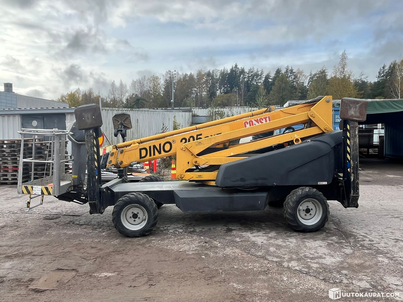 Dino 205RXT, Kuukulkija henkilönostin, Kymppi voimassa vuoteen 2029, Korjattavaksi, 2005, Vantaa - Prívesná plošina: obrázok 1 Dino 205RXT, Kuukulkija henkilönostin, Kymppi voimassa vuoteen 2029, Korjattavaksi, 2005, Vantaa - Prívesná plošina: obrázok 1