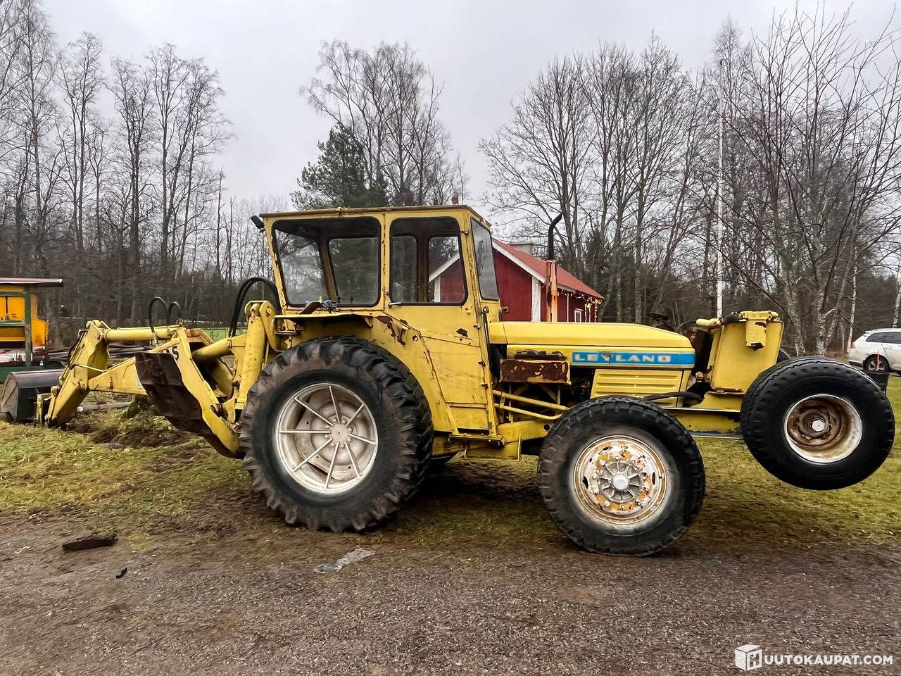 Leyland, Vammas Kersantti, tractor excavator with three buckets and tracks, 1972, Hämeenlinna - Poľnohospodárske stroje: obrázok 1 Leyland, Vammas Kersantti, tractor excavator with three buckets and tracks, 1972, Hämeenlinna - Poľnohospodárske stroje: obrázok 1