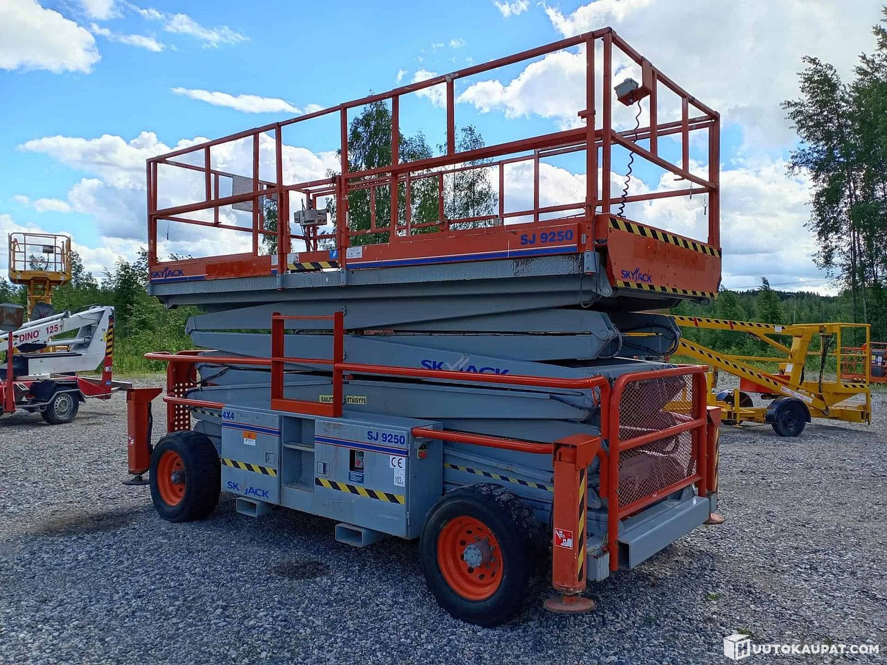 Skyjack SJ 9250 4x4 scissor lift, Inspected!, 2008, Hollola - Samohybná plošiny: obrázok 4 Skyjack SJ 9250 4x4 scissor lift, Inspected!, 2008, Hollola - Samohybná plošiny: obrázok 4