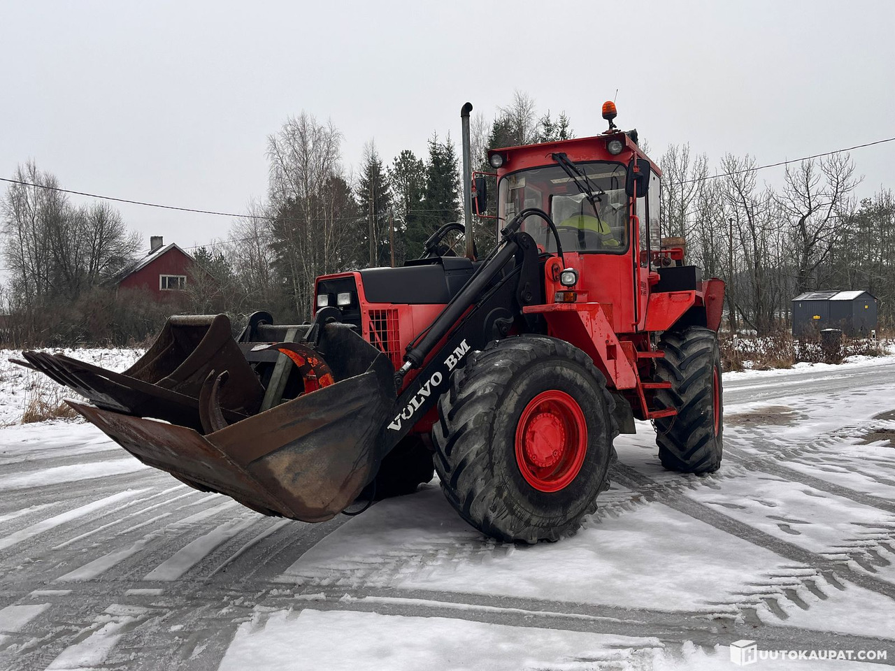 Volvo BM 6300, traktorikaivuri pyörittäjällä ja runsailla lisävarusteilla, 1987, Marttila - Rýpadlo-nakladač: obrázok 3 Volvo BM 6300, traktorikaivuri pyörittäjällä ja runsailla lisävarusteilla, 1987, Marttila - Rýpadlo-nakladač: obrázok 3