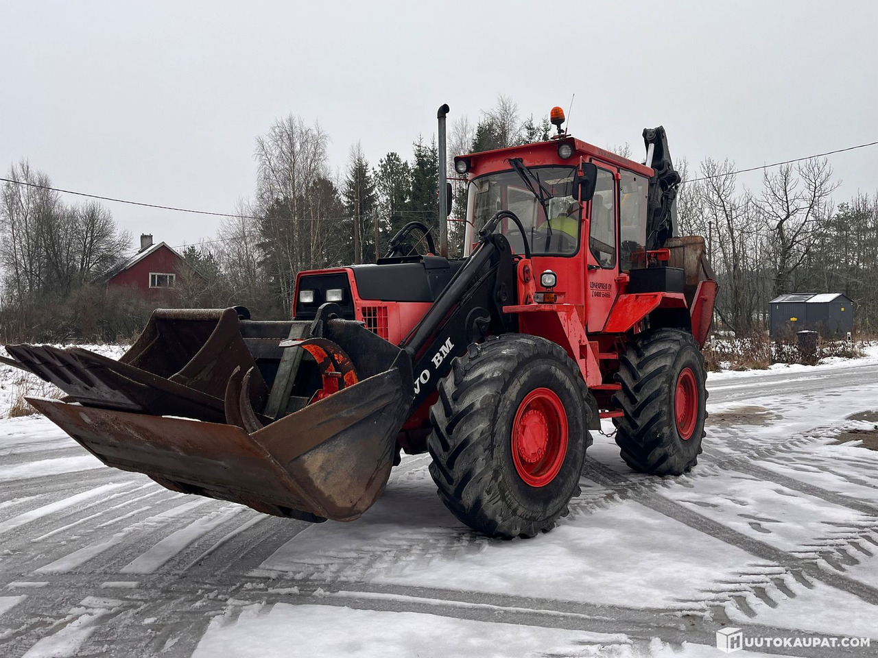 Volvo BM 6300, traktorikaivuri pyörittäjällä ja runsailla lisävarusteilla, 1987, Marttila - Rýpadlo-nakladač: obrázok 2 Volvo BM 6300, traktorikaivuri pyörittäjällä ja runsailla lisävarusteilla, 1987, Marttila - Rýpadlo-nakladač: obrázok 2