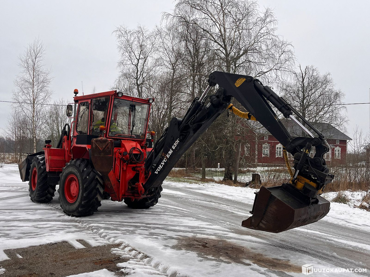 Volvo BM 6300, traktorikaivuri pyörittäjällä ja runsailla lisävarusteilla, 1987, Marttila - Rýpadlo-nakladač: obrázok 5 Volvo BM 6300, traktorikaivuri pyörittäjällä ja runsailla lisävarusteilla, 1987, Marttila - Rýpadlo-nakladač: obrázok 5