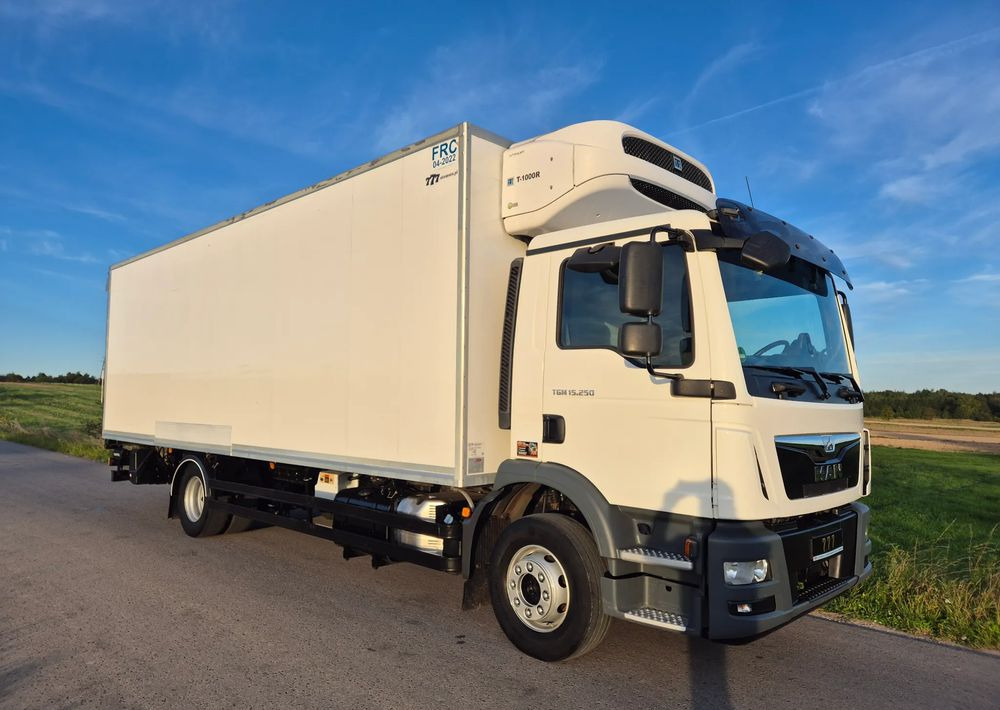 MAN TGM 15.250 7.5m winda AUTOMAT KLIMA z Niemiec EURO 6 / CHŁODNIA T-1000R THERMOKING - Chladirenské nákladné vozidlo: obrázok 2 MAN TGM 15.250 7.5m winda AUTOMAT KLIMA z Niemiec EURO 6 / CHŁODNIA T-1000R THERMOKING - Chladirenské nákladné vozidlo: obrázok 2