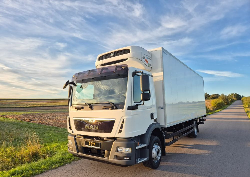 MAN TGM 15.250 7.5m winda AUTOMAT KLIMA z Niemiec EURO 6 / CHŁODNIA T-1000R THERMOKING - Chladirenské nákladné vozidlo: obrázok 1 MAN TGM 15.250 7.5m winda AUTOMAT KLIMA z Niemiec EURO 6 / CHŁODNIA T-1000R THERMOKING - Chladirenské nákladné vozidlo: obrázok 1