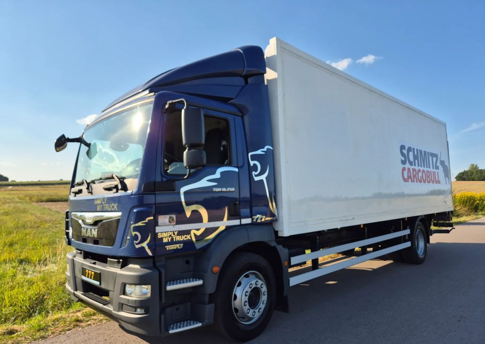 MAN TGM 18.250 Carrier 1950 D/E z Holandii / TOP STAN / 7.5m / 18 palet / winda + drzwi boczne / OKAZJA - Chladirenské nákladné vozidlo: obrázok 1 MAN TGM 18.250 Carrier 1950 D/E z Holandii / TOP STAN / 7.5m / 18 palet / winda + drzwi boczne / OKAZJA - Chladirenské nákladné vozidlo: obrázok 1