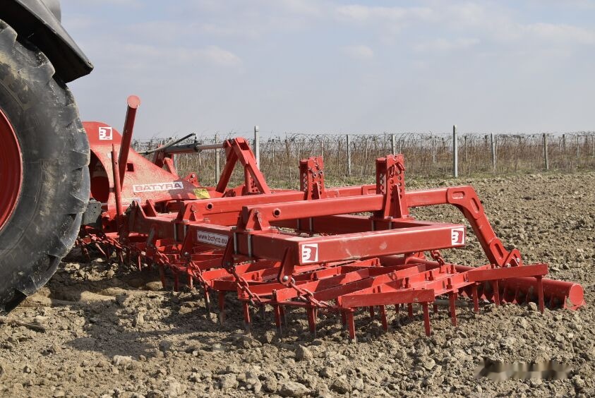 New Batyra, Brunner - brona polowa składana hydraulicznie 4,0m - Prstová brána: obrázok 4 New Batyra, Brunner - brona polowa składana hydraulicznie 4,0m - Prstová brána: obrázok 4