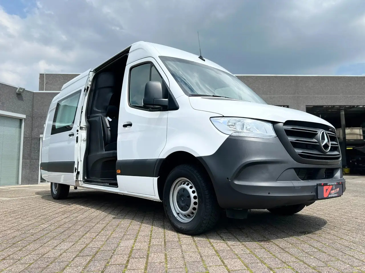 Mercedes-Benz Sprinter 315 L3H2 (37.500€ex) 3.5T SLEEP | DUB CAB 7PL - Dodávkа s dvojitou kabínou: obrázok 2 Mercedes-Benz Sprinter 315 L3H2 (37.500€ex) 3.5T SLEEP | DUB CAB 7PL - Dodávkа s dvojitou kabínou: obrázok 2