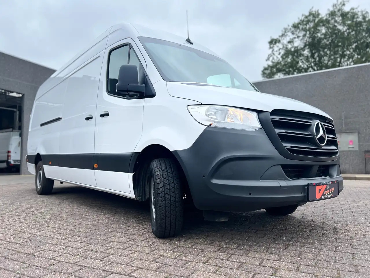 Mercedes-Benz Sprinter 317 L3H2 (38.250ex) 3.5T SLEEP|CARPLAY|CAMERA|PTS - Furgon: obrázok 3 Mercedes-Benz Sprinter 317 L3H2 (38.250ex) 3.5T SLEEP|CARPLAY|CAMERA|PTS - Furgon: obrázok 3